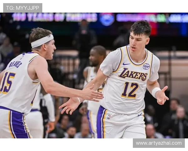 湖人官方推文庆祝里夫斯50分成就加入精英俱乐部的辉煌时刻